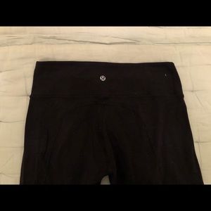 Black lululemon crop leggings